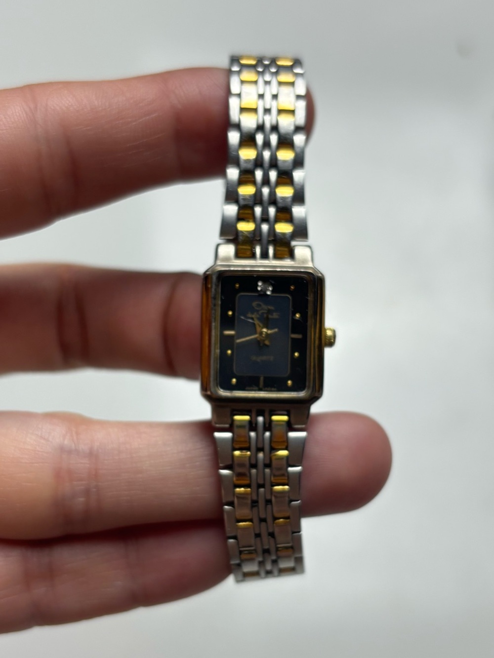 Oscar de la Renta Two-Tone Black Dial Women's Stainless Steel Watch